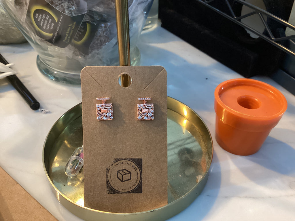 Boucles d'oreilles à tige en forme de bouteille de parfum (or ou argent)