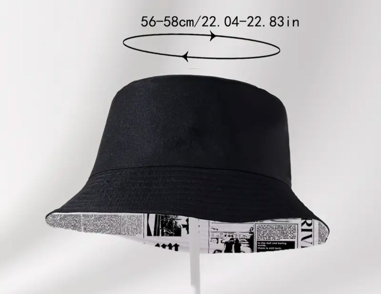 Chapeau bob blanc à imprimé journal