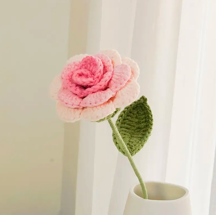 Rose panachée au crochet
