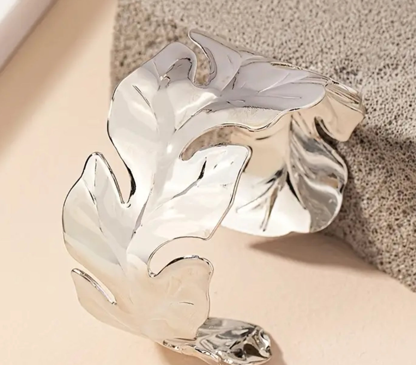 Bracelet jonc feuille plaqué argent