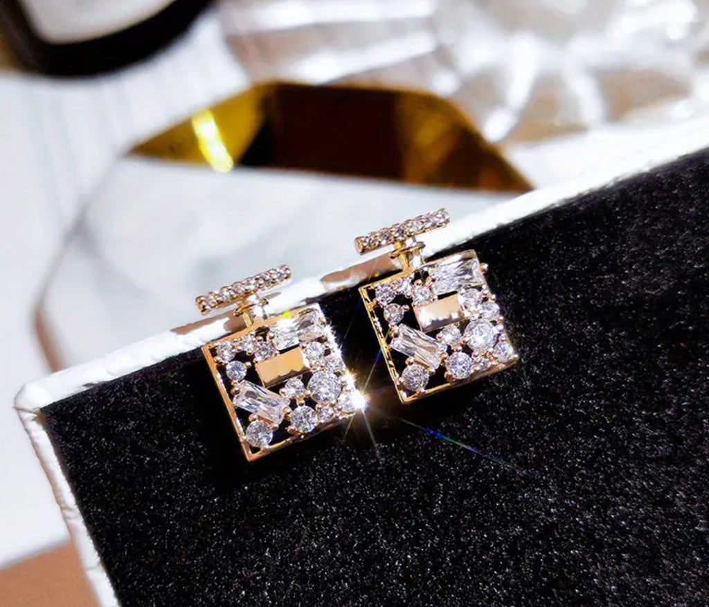 Boucles d'oreilles à tige en forme de bouteille de parfum (or ou argent)