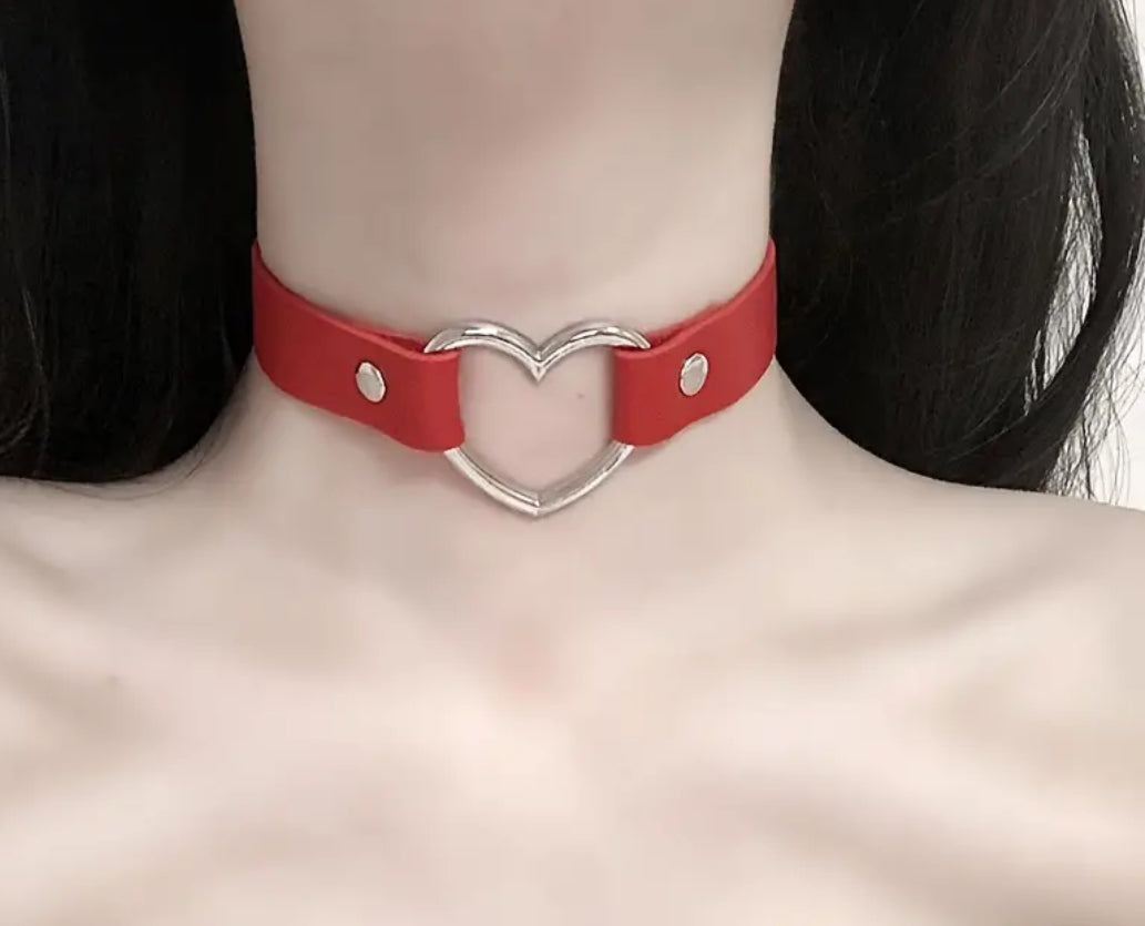 Leatherette heart choker