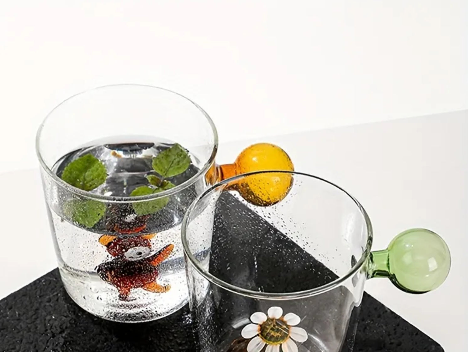Tasse en verre avec fleur ou ours en peluche