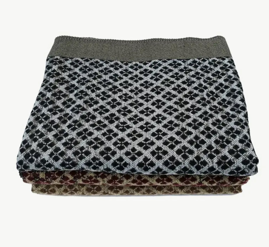 Poncho noir à grands carreaux