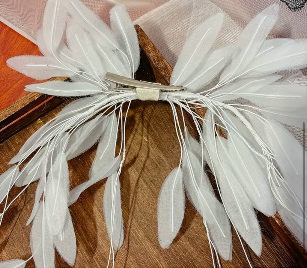 Barrette à cheveux en plumes blanches