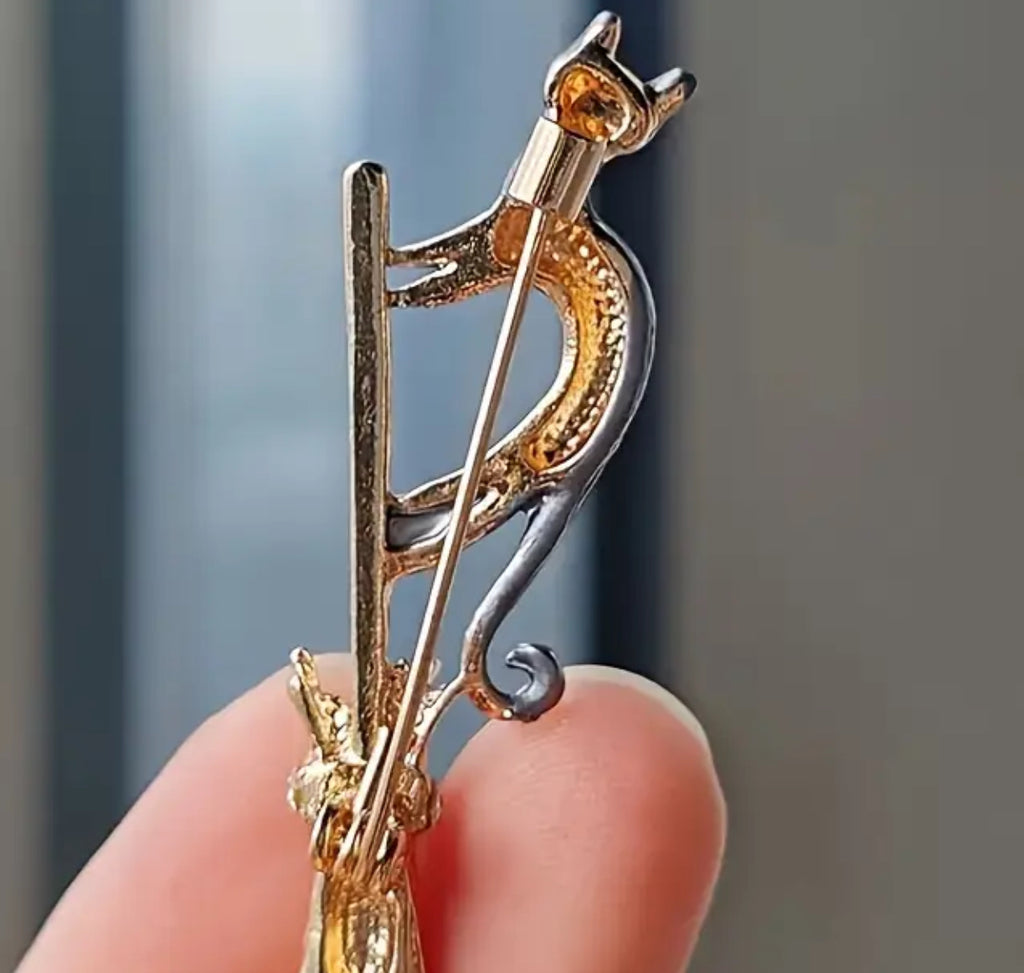 Broche Chat sur balai