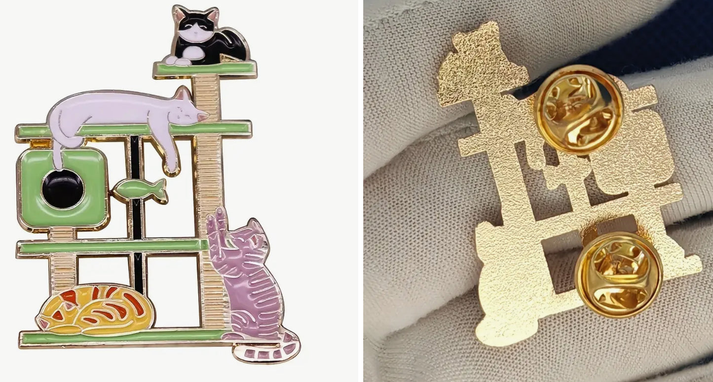 Playful cats brooch