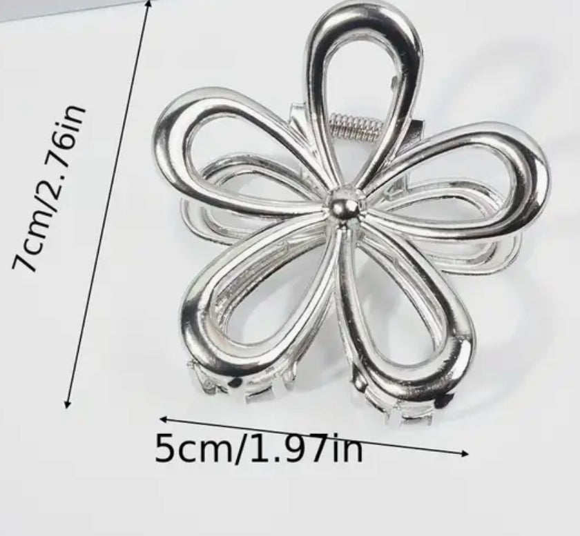 Pince à cheveux en forme de fleur argentée