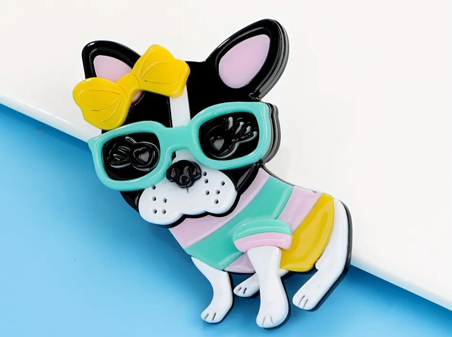 Broche chien en acrylique