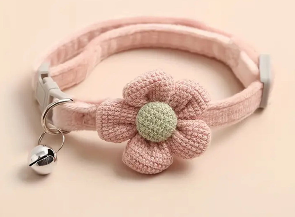 Collier pour chien et chat avec fleur et clochette