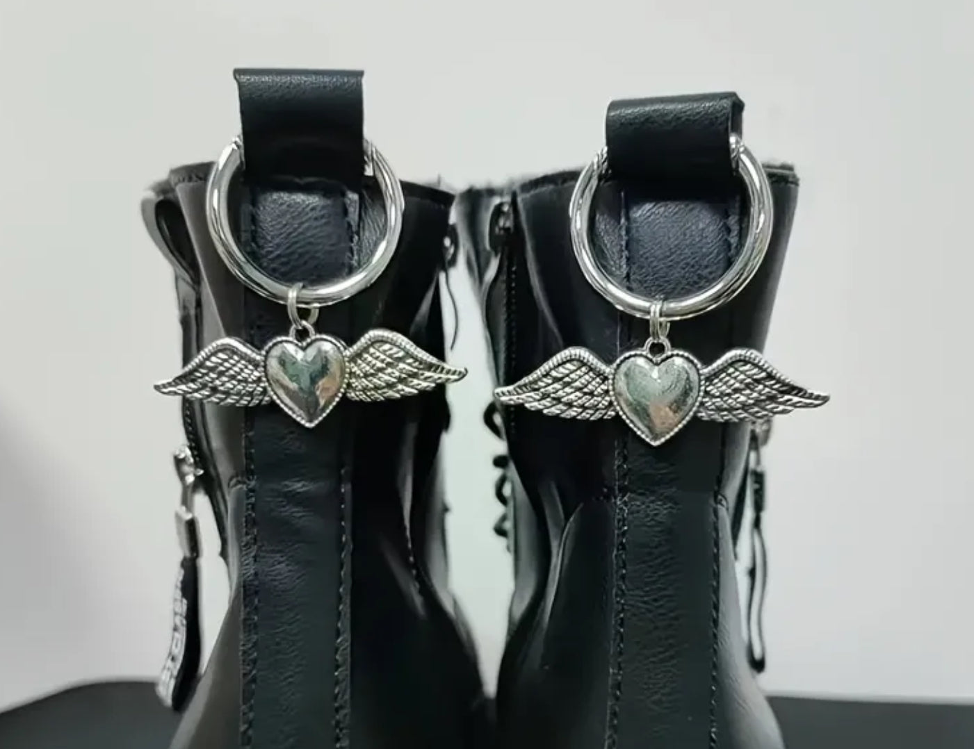 Breloques à clipser pour bottes et chaussures en forme de cœur volant