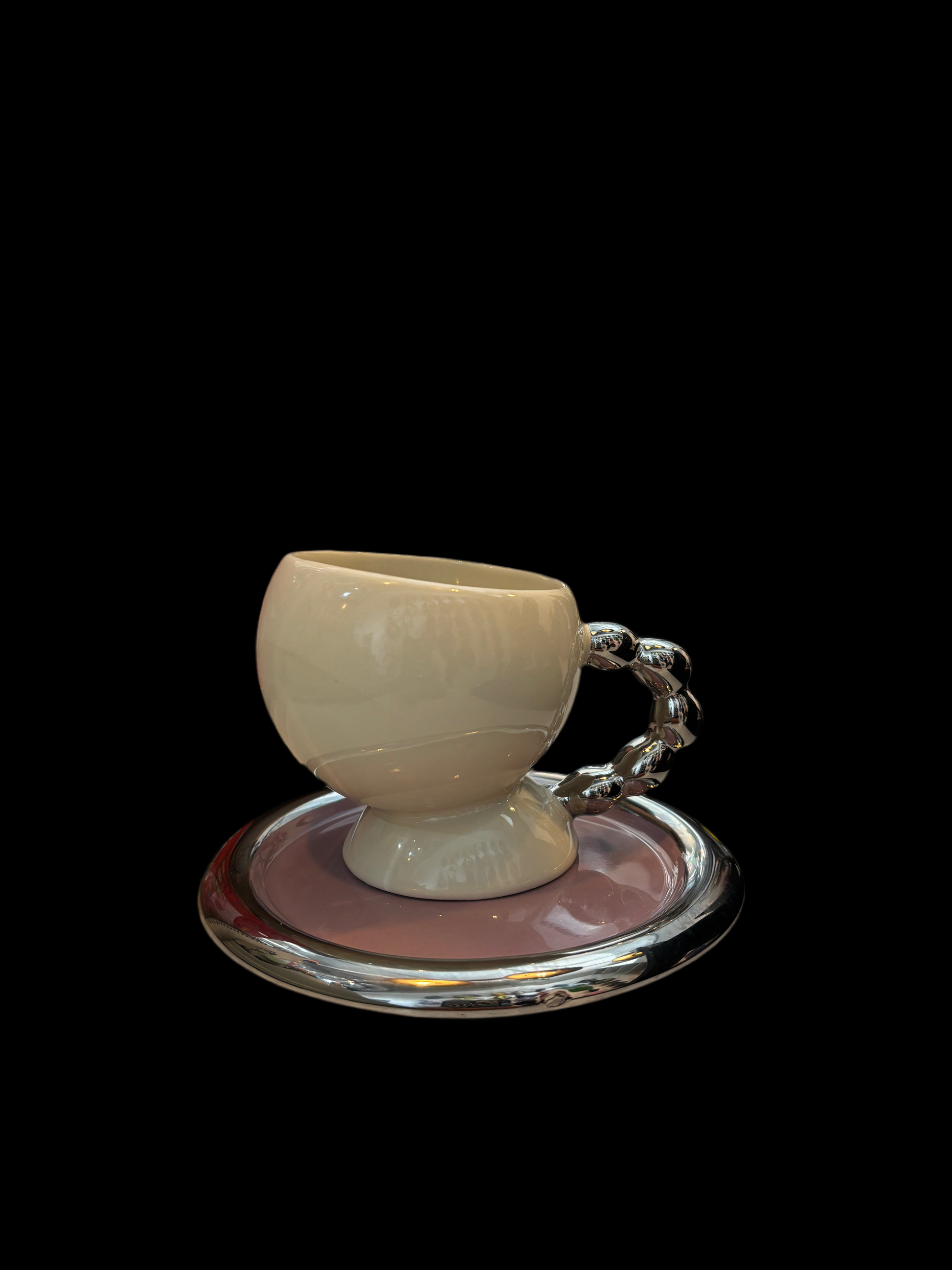 Tasse et soucoupe à anse en nacre