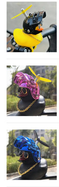 Canard en caoutchouc avec casque d'hélicoptère et visière