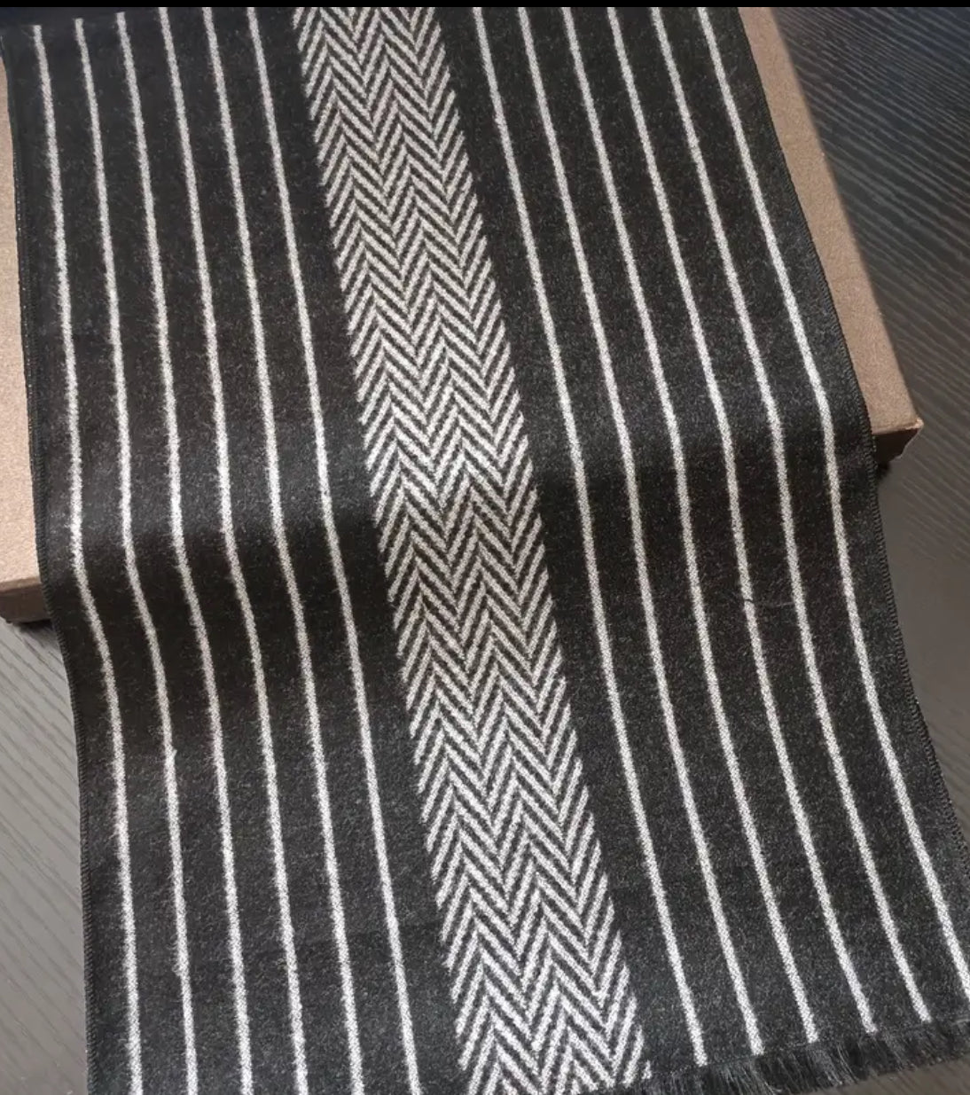 Écharpe en tricot noir