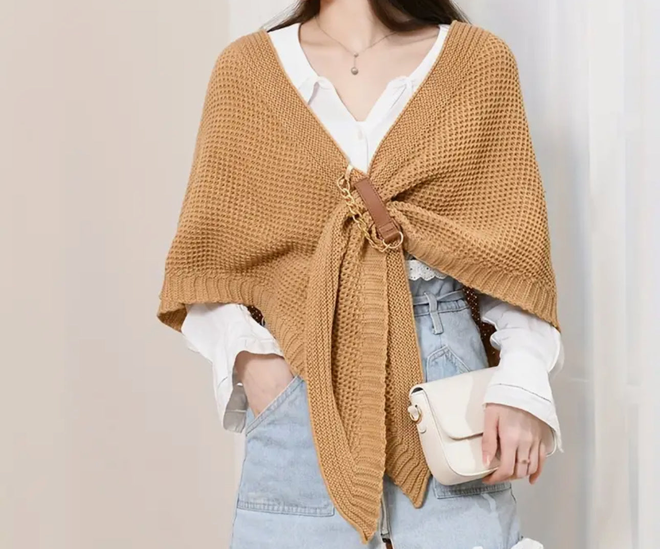 Châle tricoté avec boucle et chaîne
