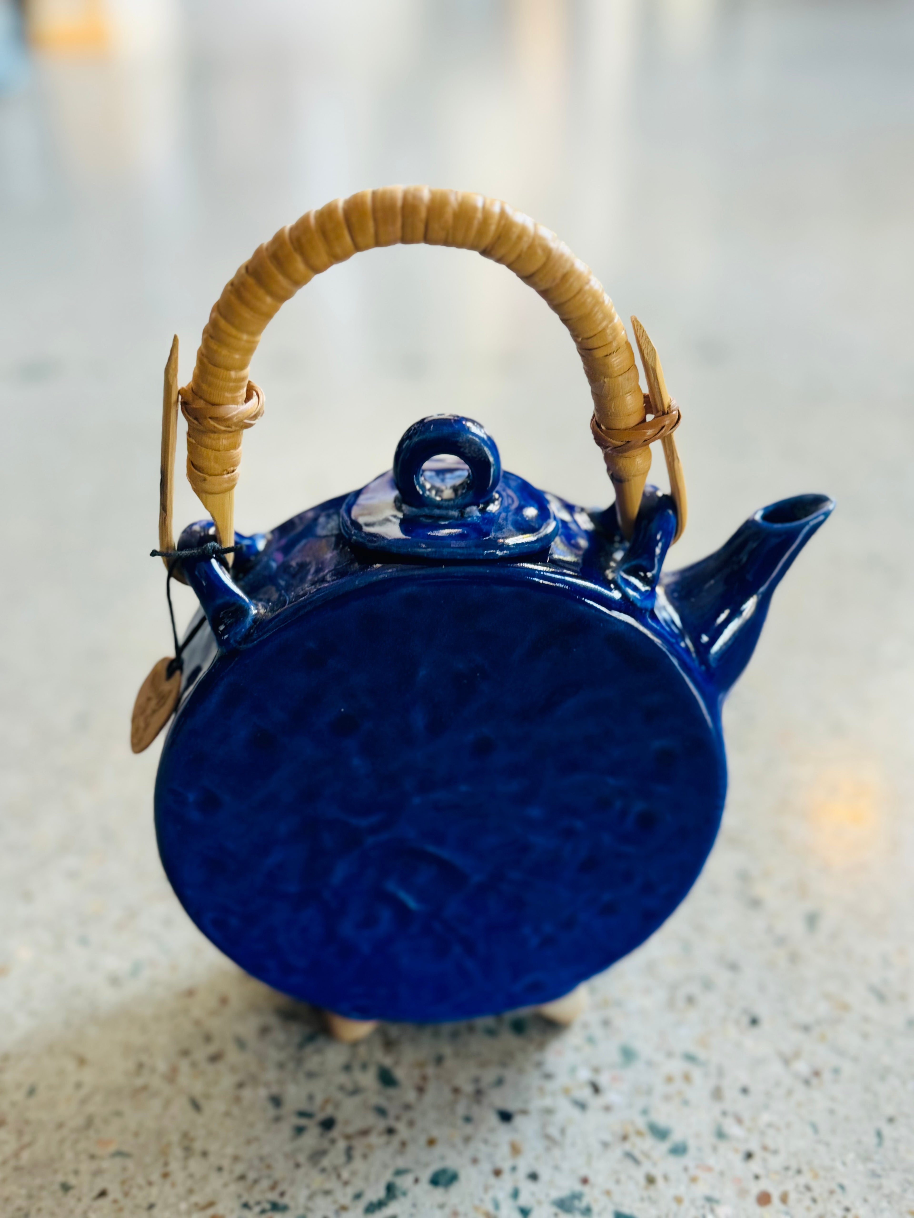 Théière émaillée à fleurs bleues fabriquée à la main