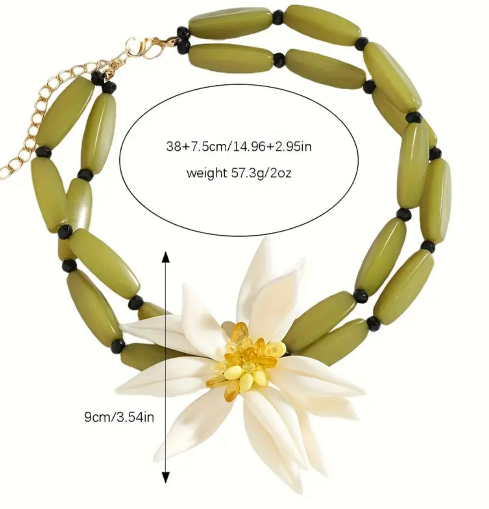 Collier de fleurs en perles de résine