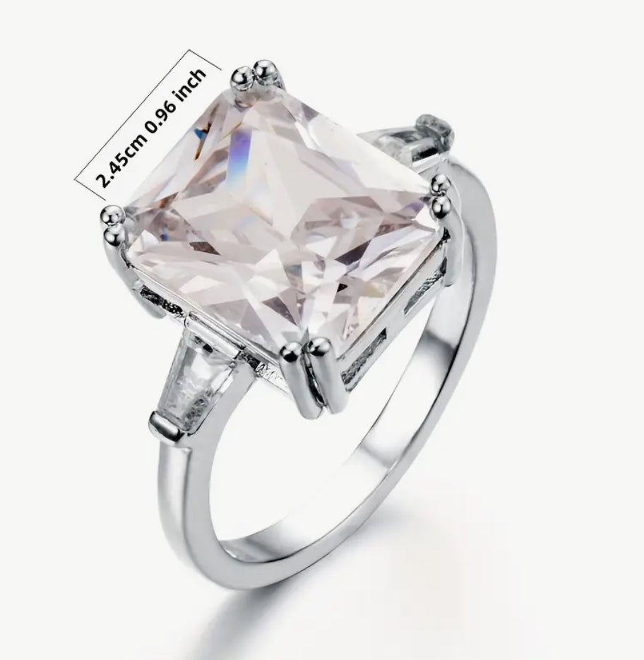 Bague en zircone carrée blanche