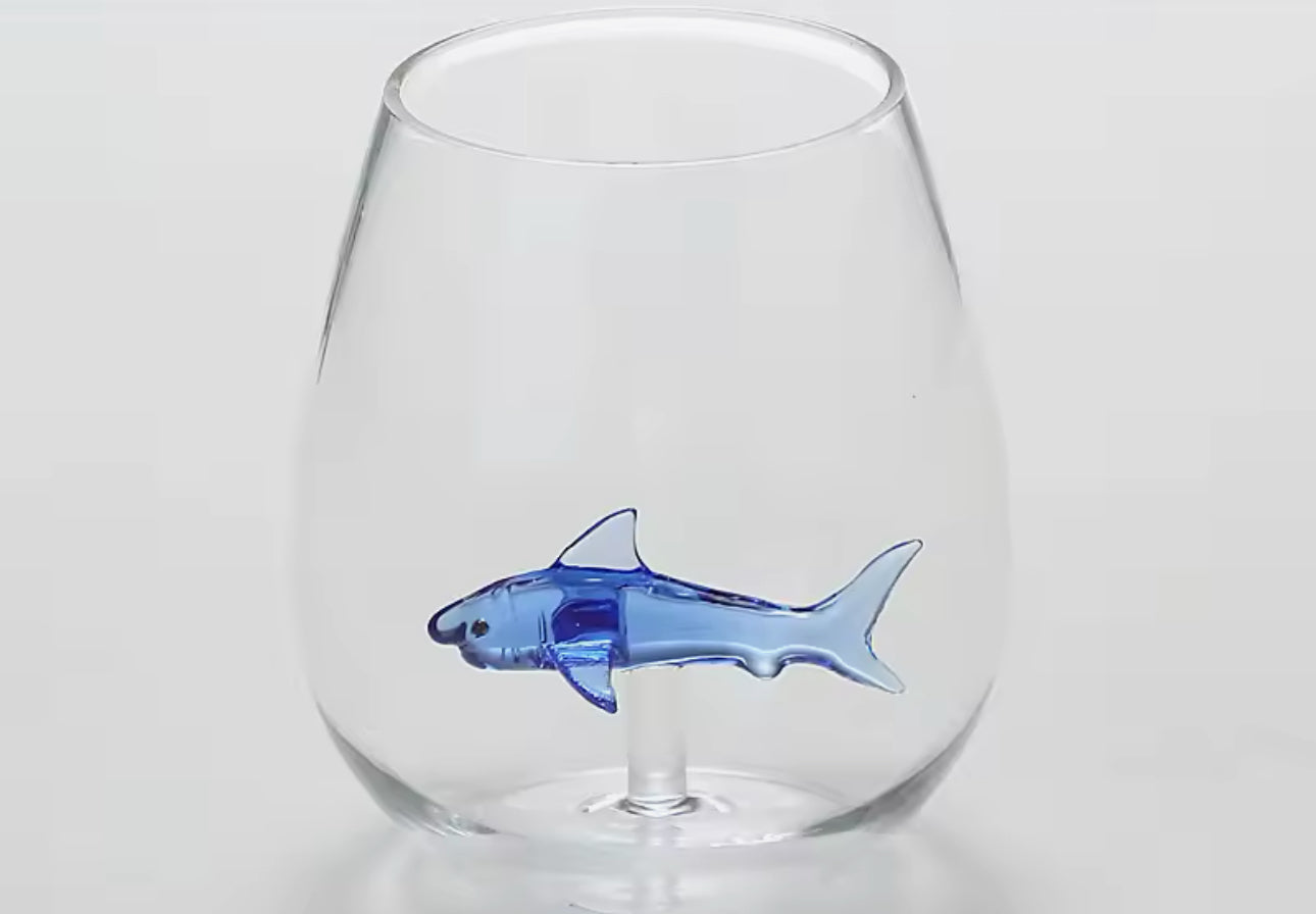 Gobelet en verre requin