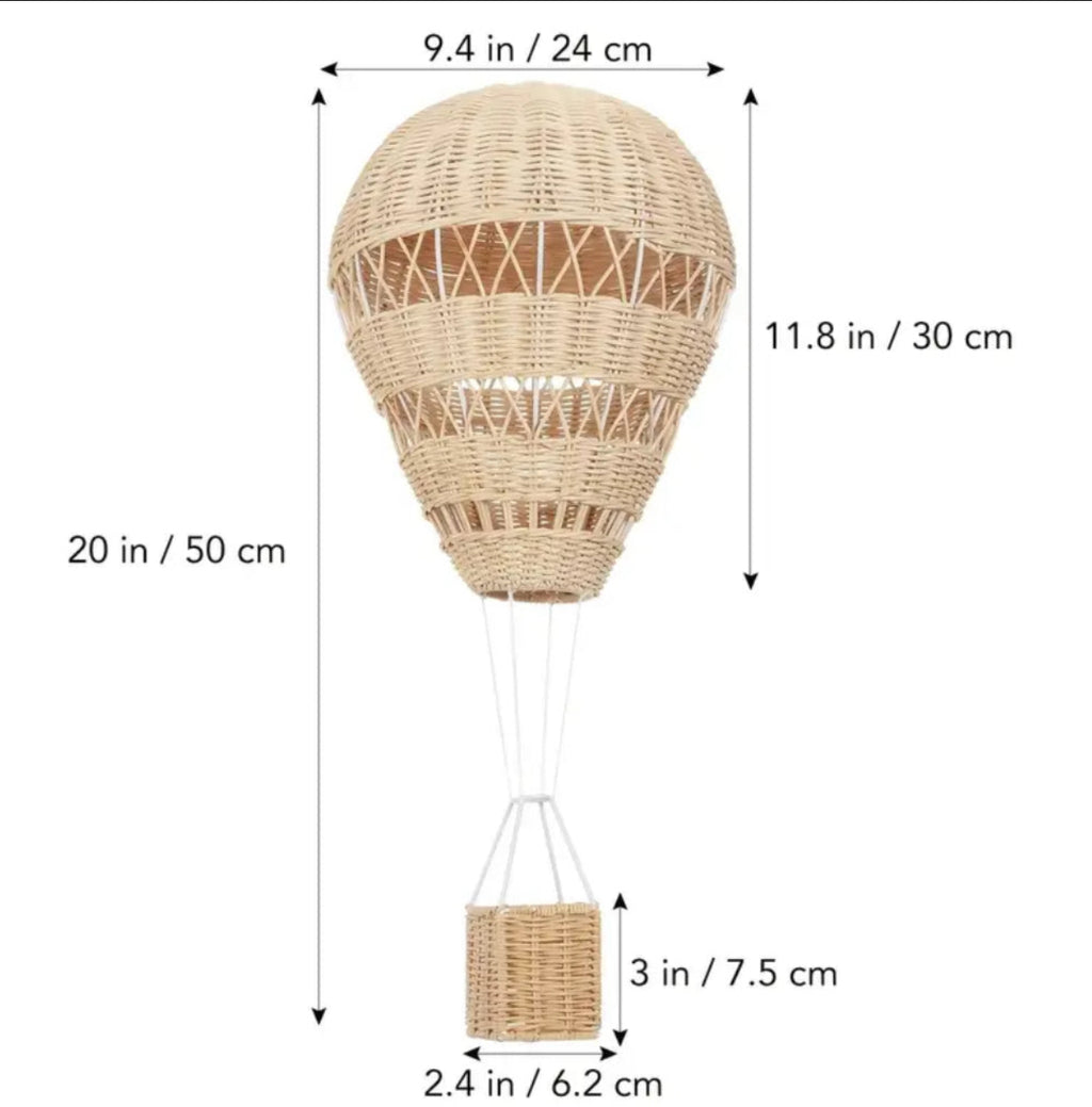 Mobile suspendu en osier avec montgolfière (blanc cassé)