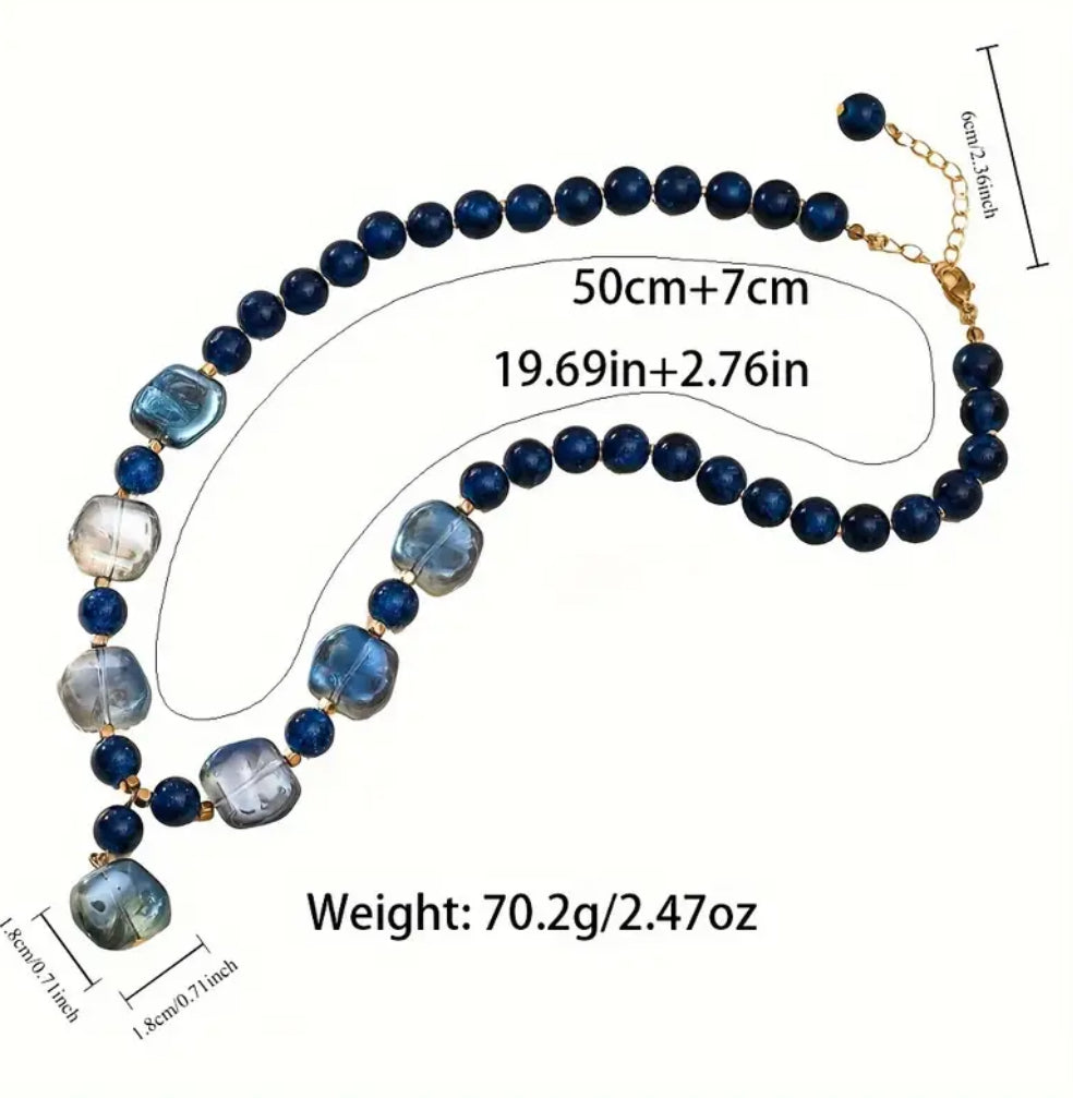 Collier de perles de verre bleues