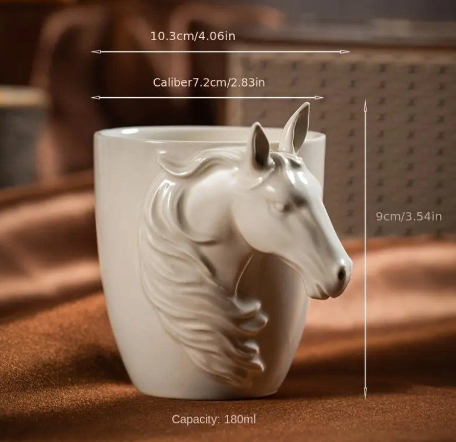 Tasse en céramique en forme de cheval
