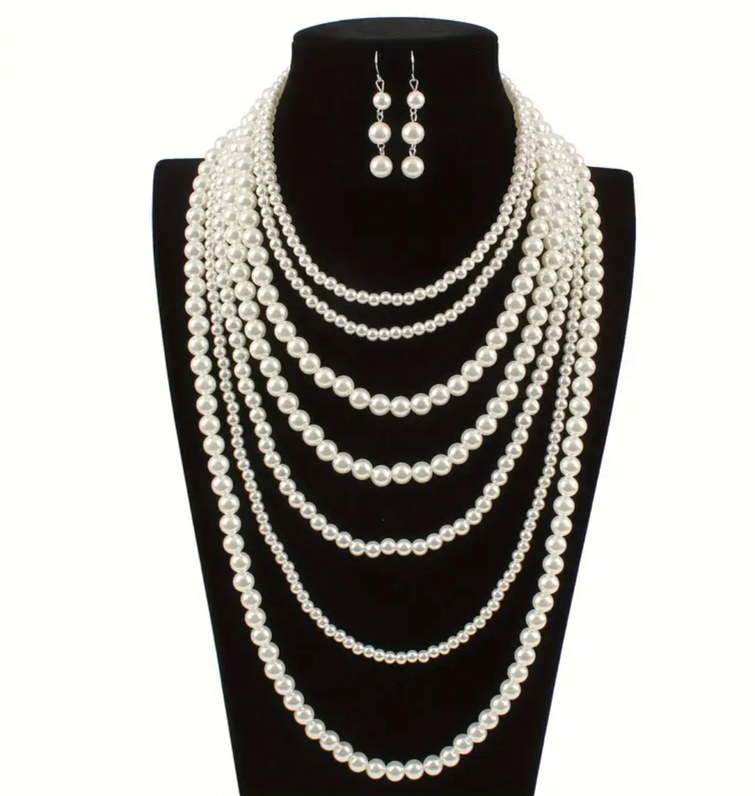 Ensemble collier et boucles d'oreilles en perles