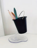 Porte-stylo en forme de seau qui fuit