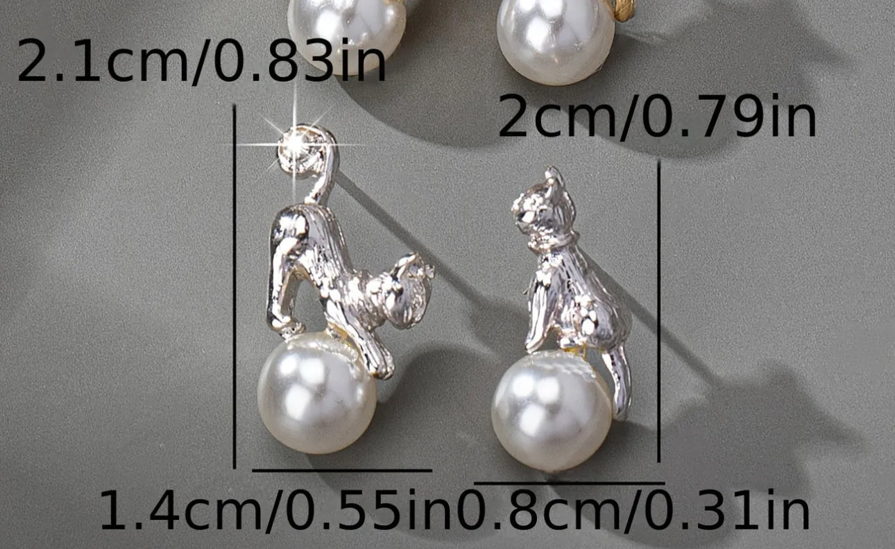 Silver cat on pearls earrings