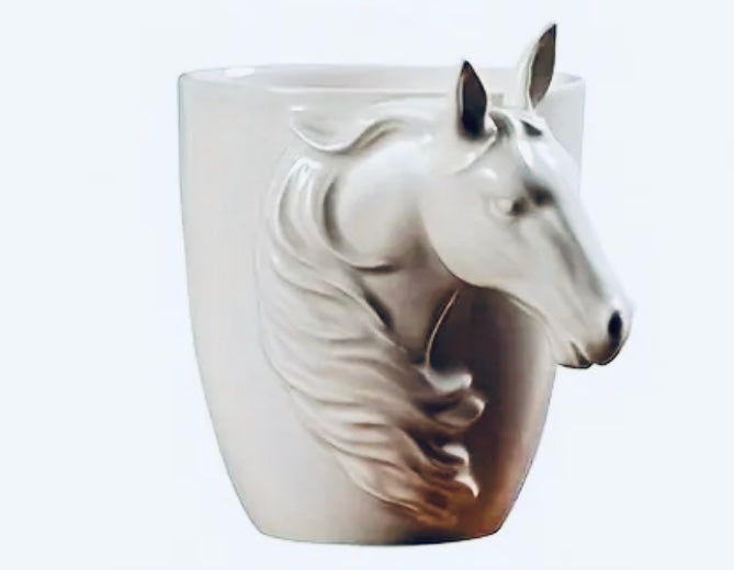 Tasse en céramique en forme de cheval