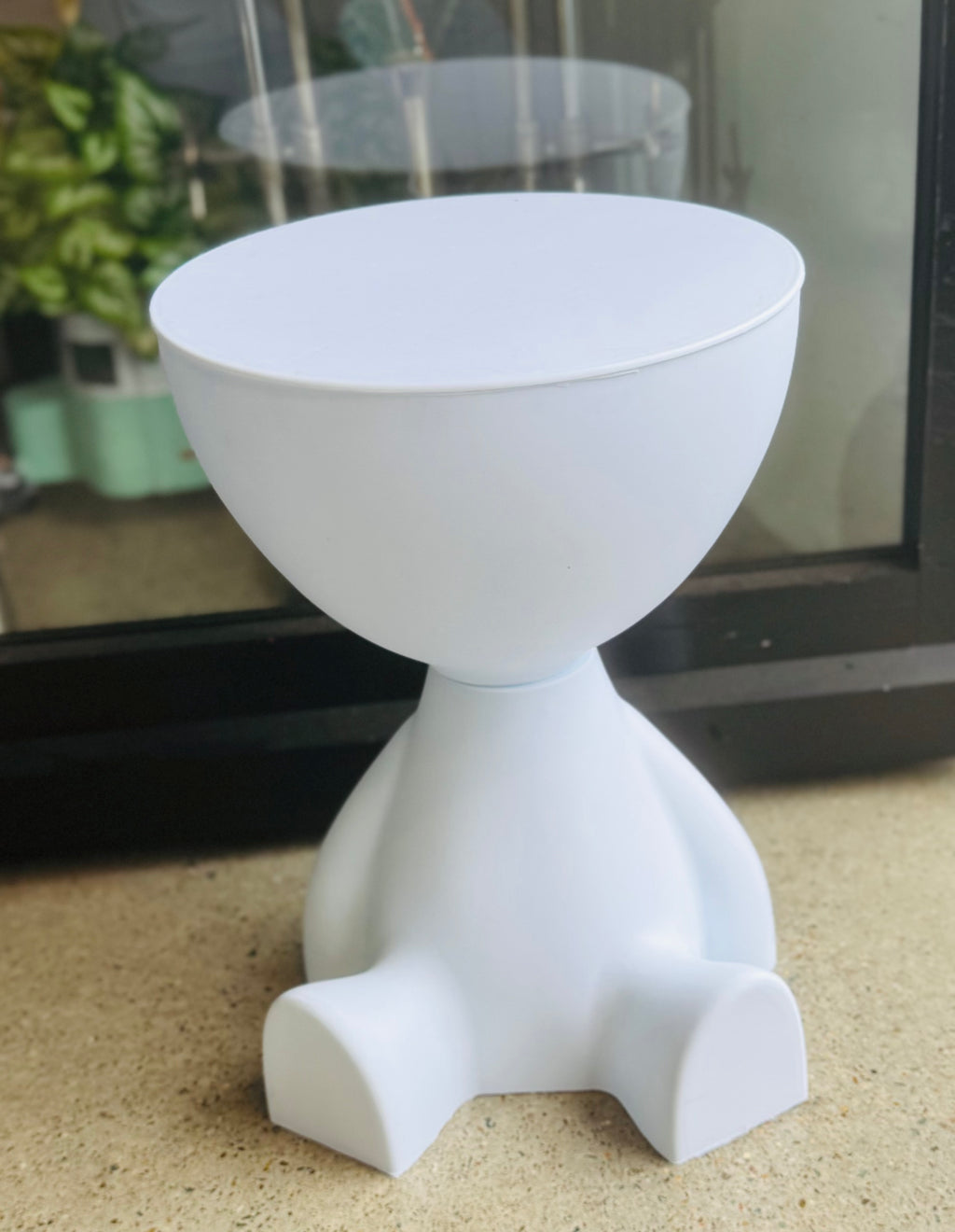 Table d'appoint de rangement humaine