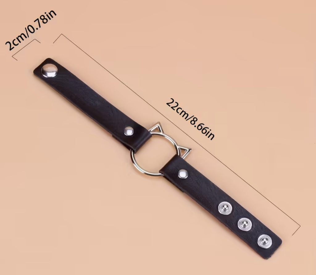 Manchettes de chat noir