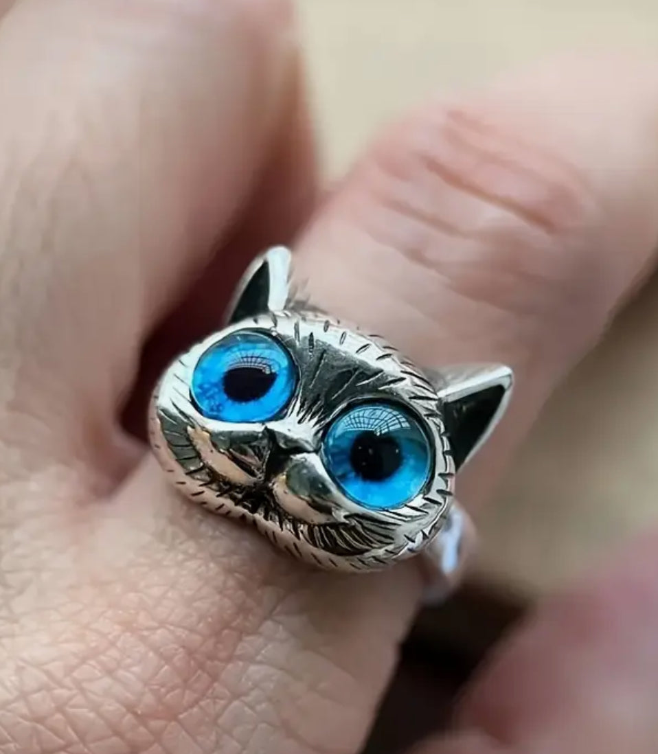 Bague chat aux yeux bleus vitreux
