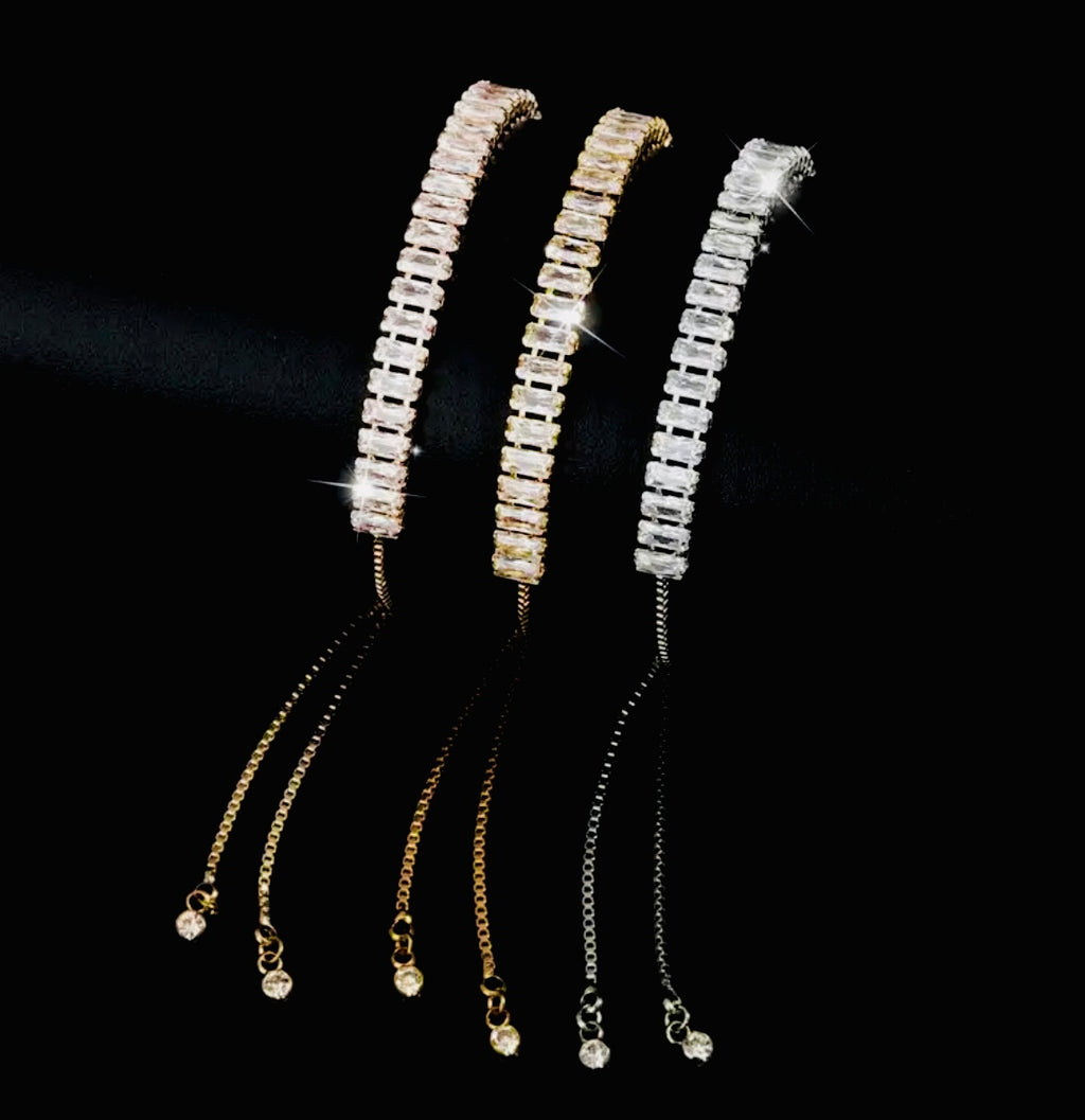 Bracelet en acier inoxydable avec strass (choix de 3 couleurs)