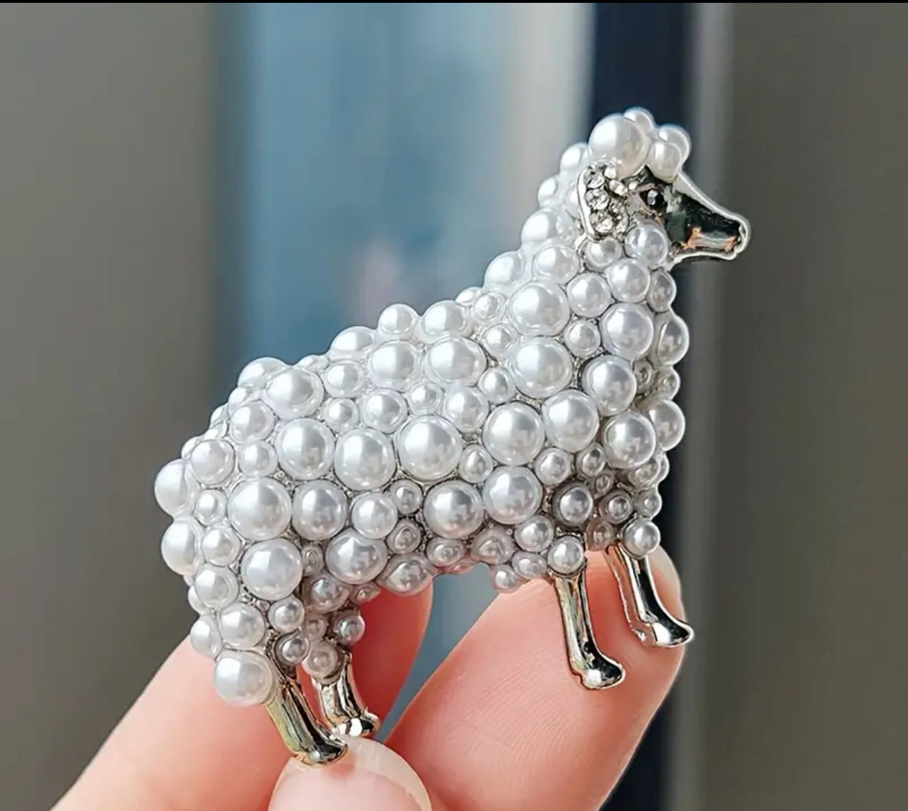 Broche en perles de mouton