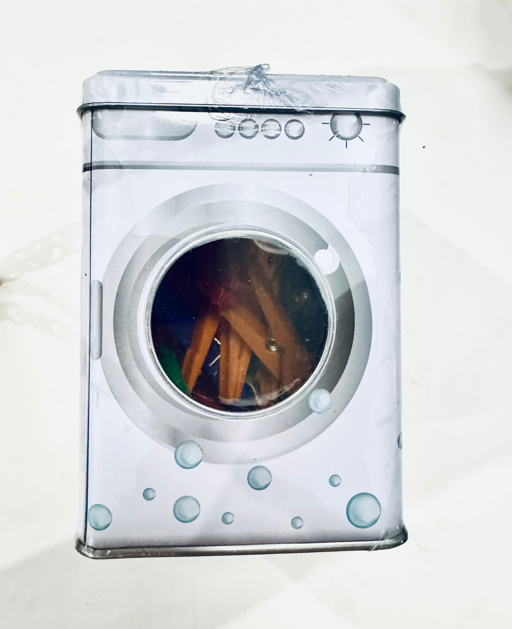 Laundry pegs in metal tin