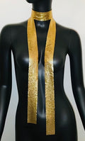 Écharpe à paillettes dorées