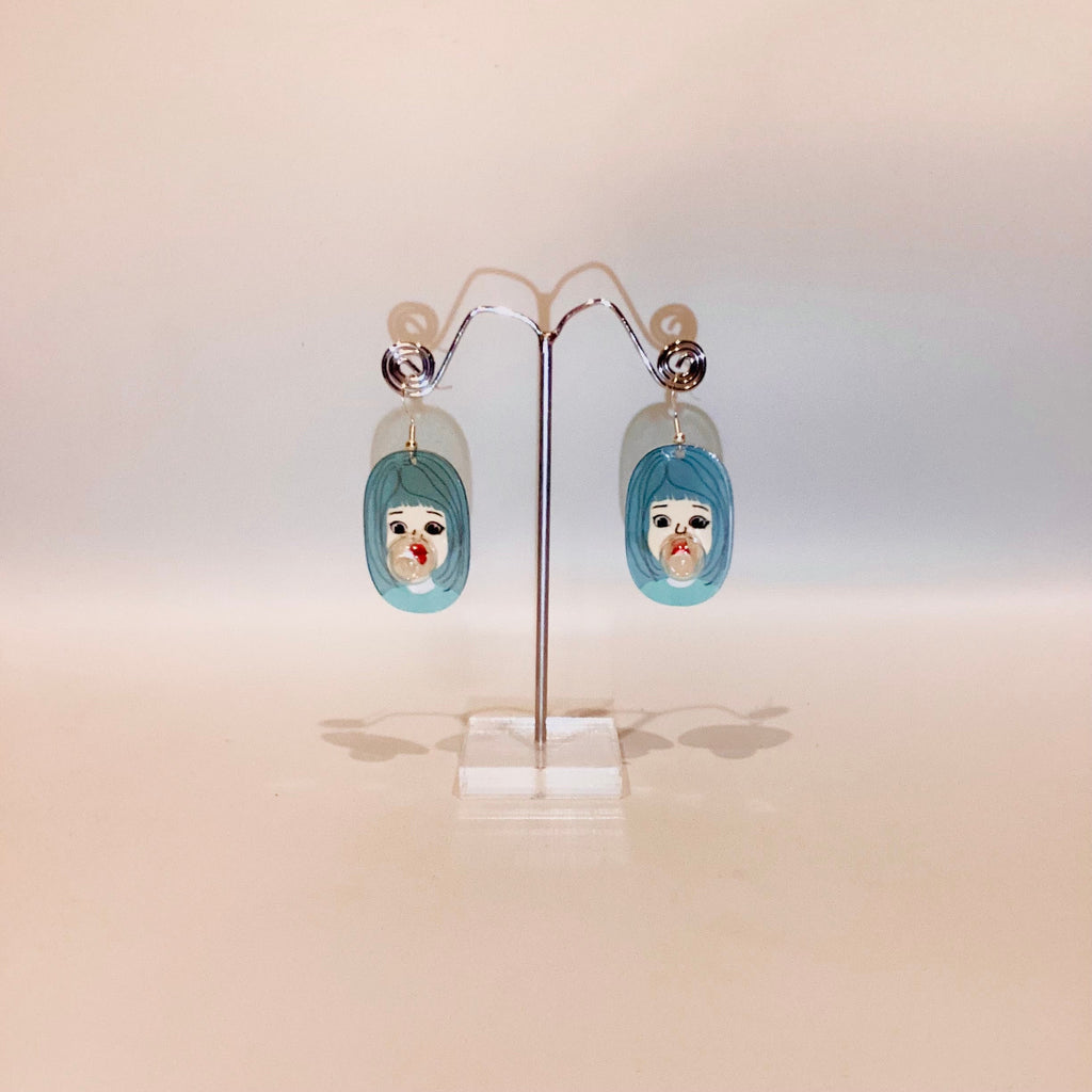 Boucles d'oreilles en argent sterling avec une fille soufflant des bulles