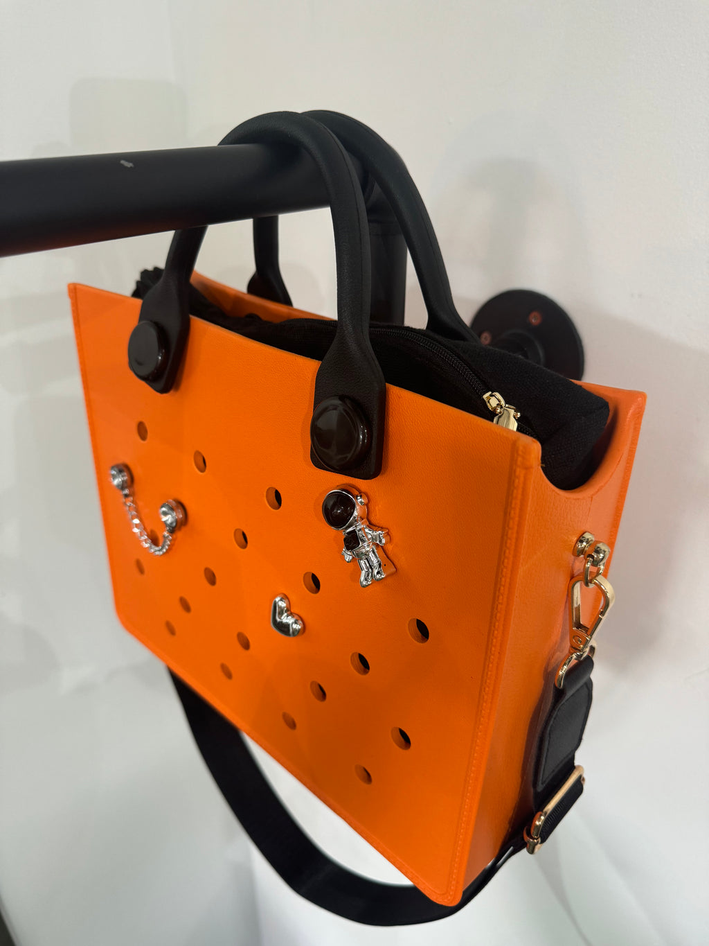 Sac en caoutchouc avec sangle et poche intérieure zippée