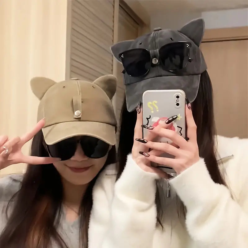 Casquette de baseball avec oreilles de chat et lunettes de soleil
