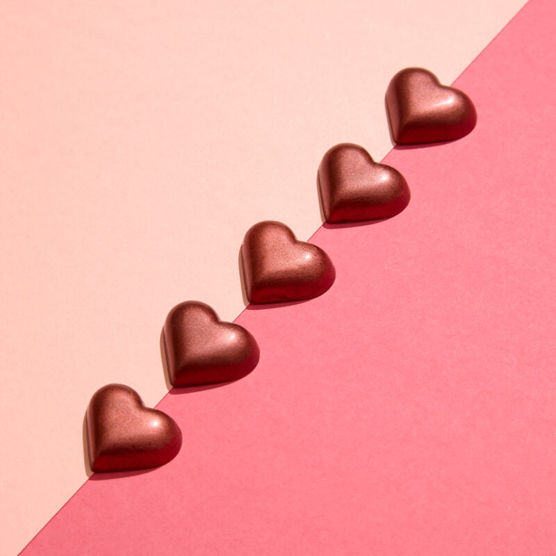 Cœurs en chocolat noir végétaliens