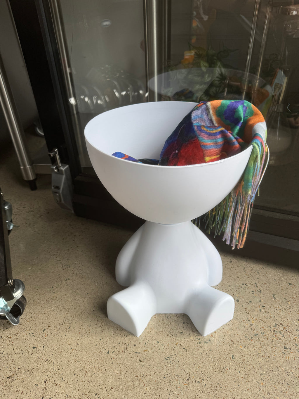 Table d'appoint de rangement humaine