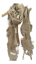 Écharpe beige en lambeaux