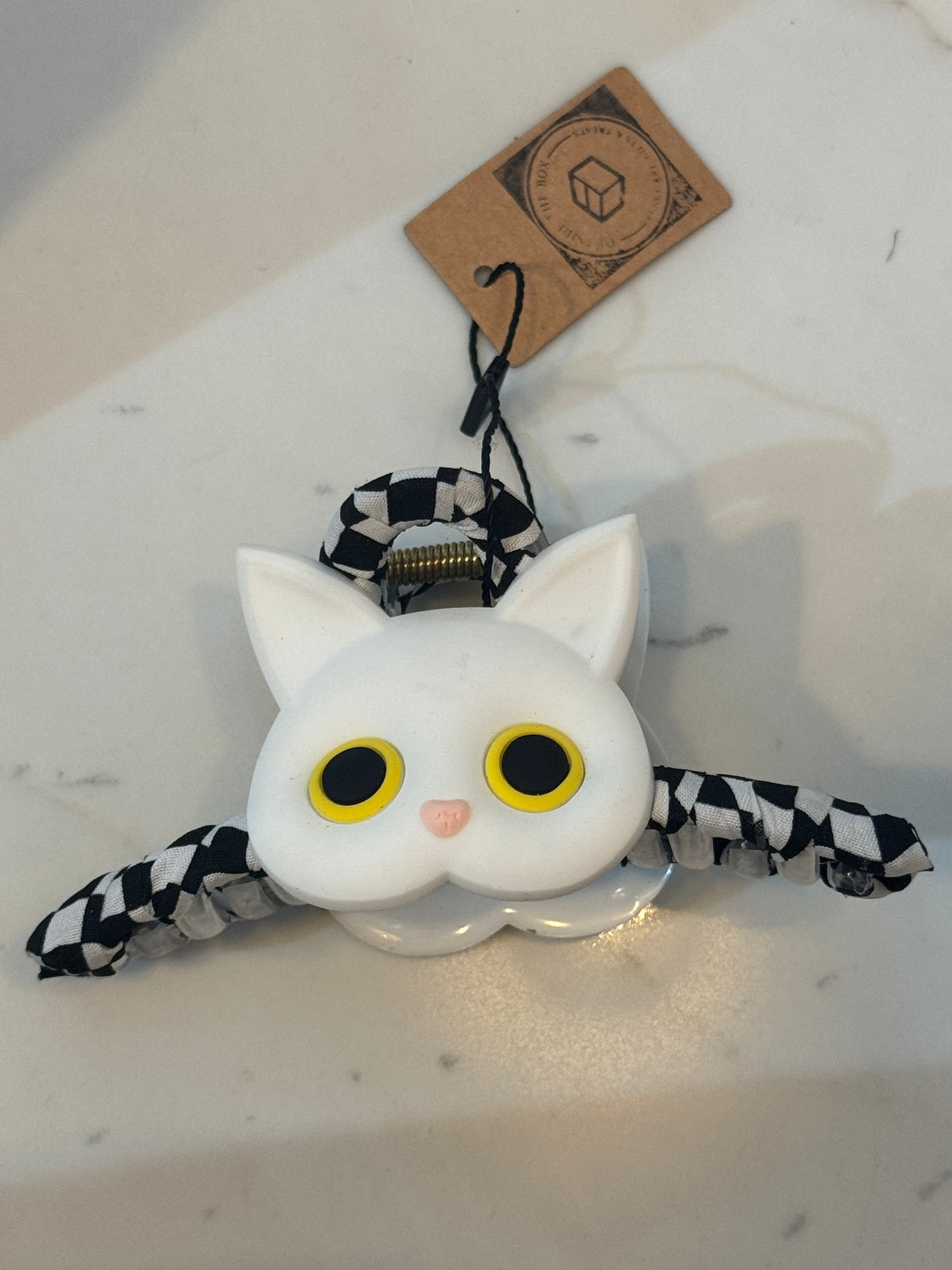 Pince à cheveux à carreaux pour chat