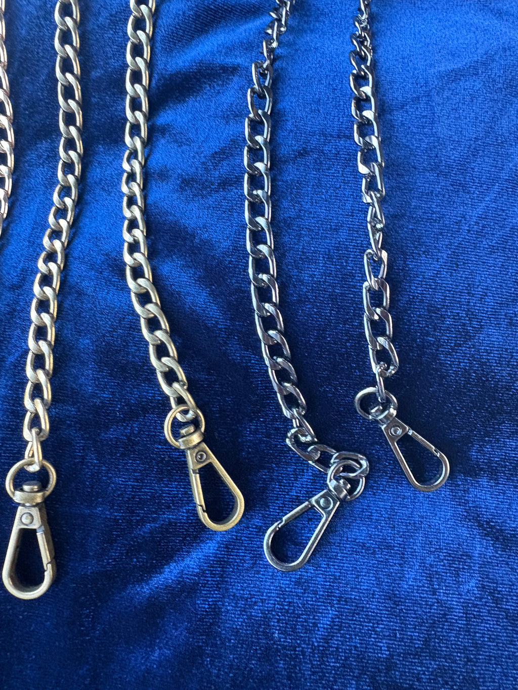 Chaînes de sacs (différentes couleurs)