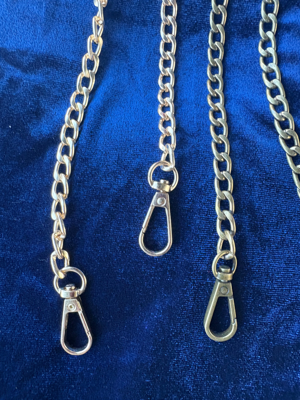 Chaînes de sacs (différentes couleurs)