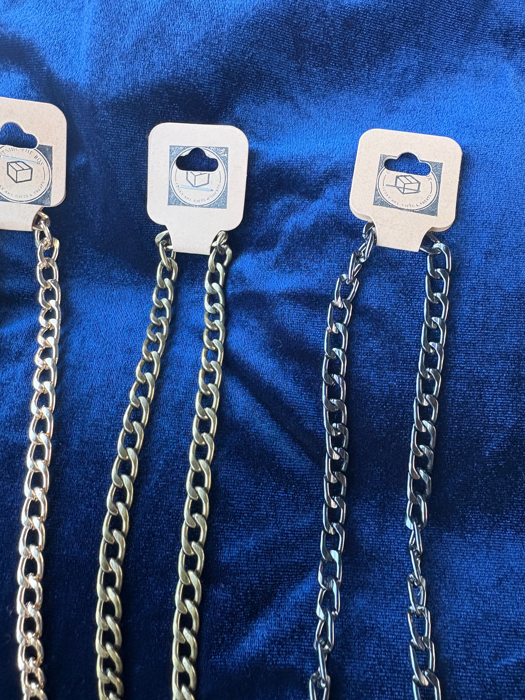 Chaînes de sacs (différentes couleurs)