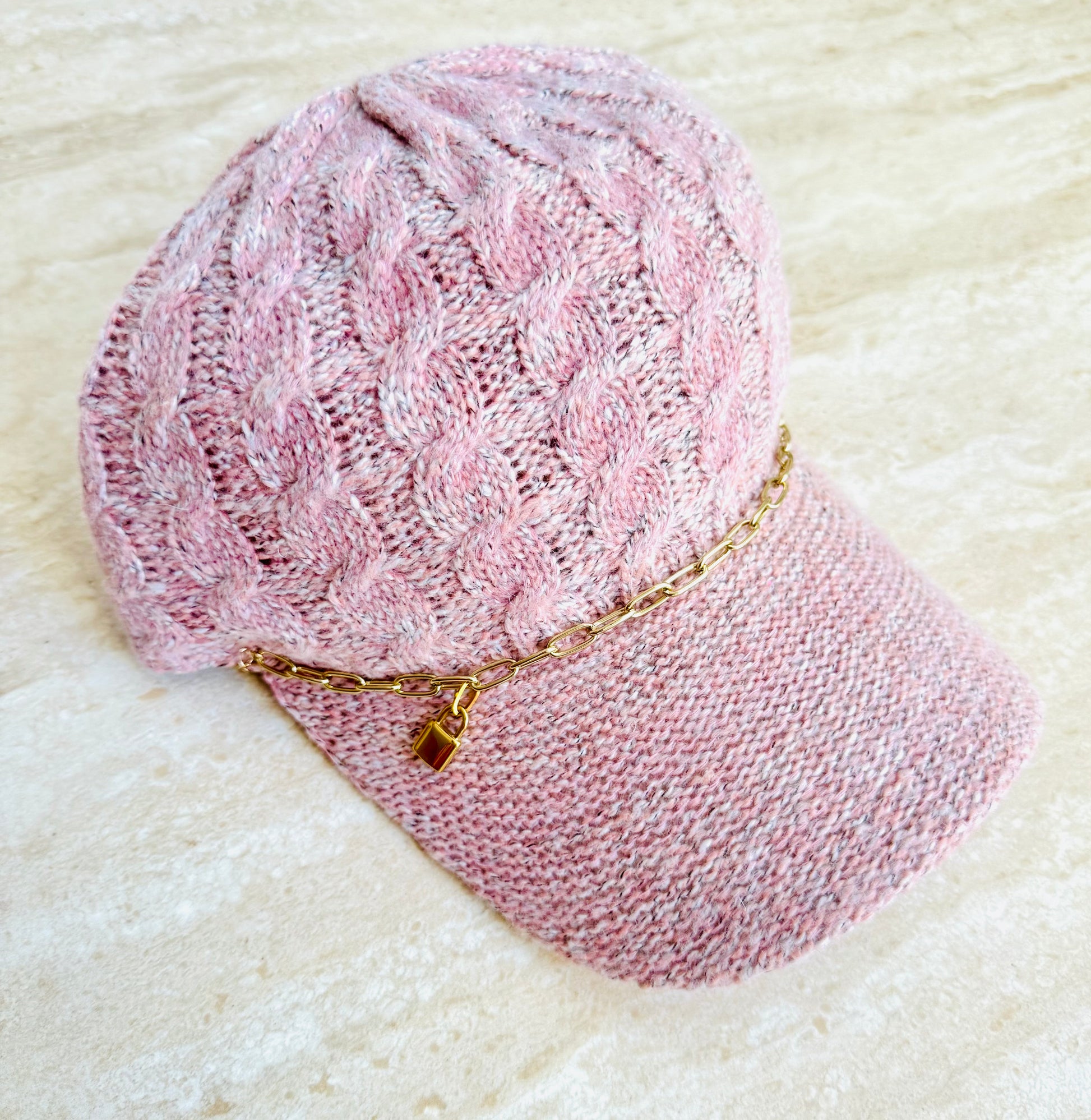 Bonnet en tricot rose
