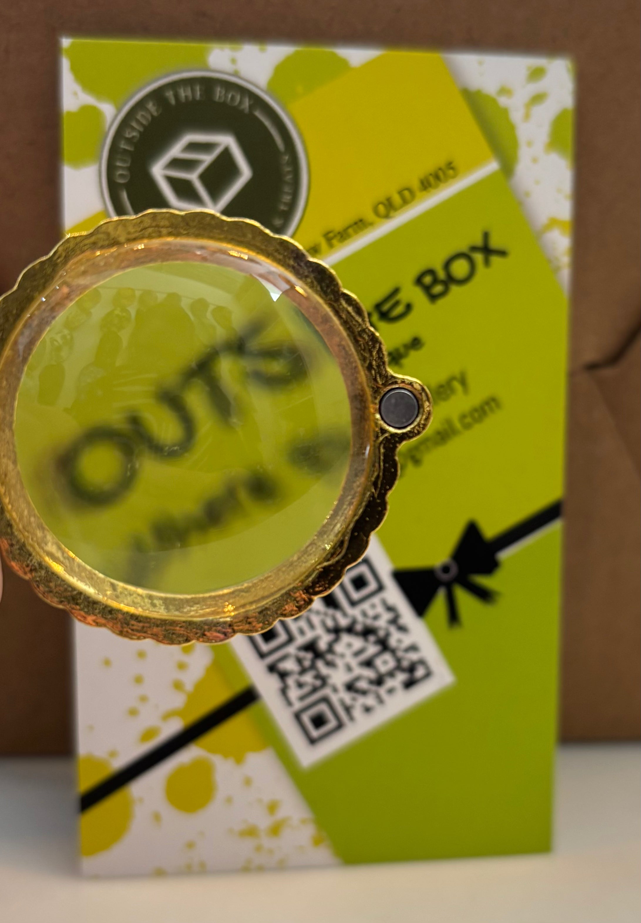 Necklace with magnifying glass
