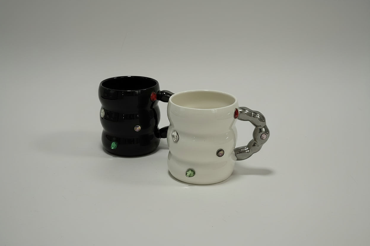 Tasses à pierres précieuses
